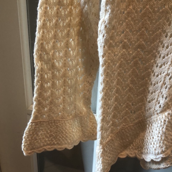 Womens knit ruffle v neck collar with lots of detail. In cream color - Picture 3 of 8